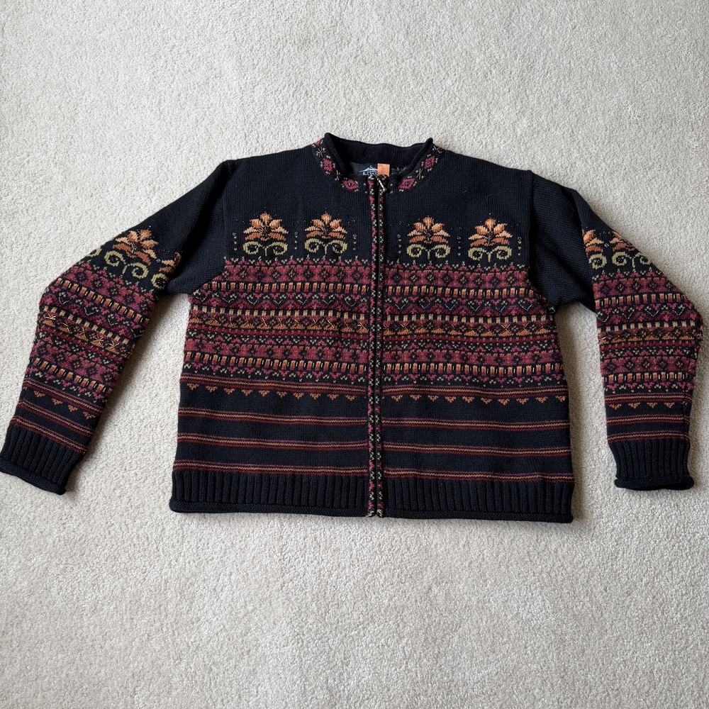 Icelandic Design Elegant Black and Red Patterned Women's Cardigan